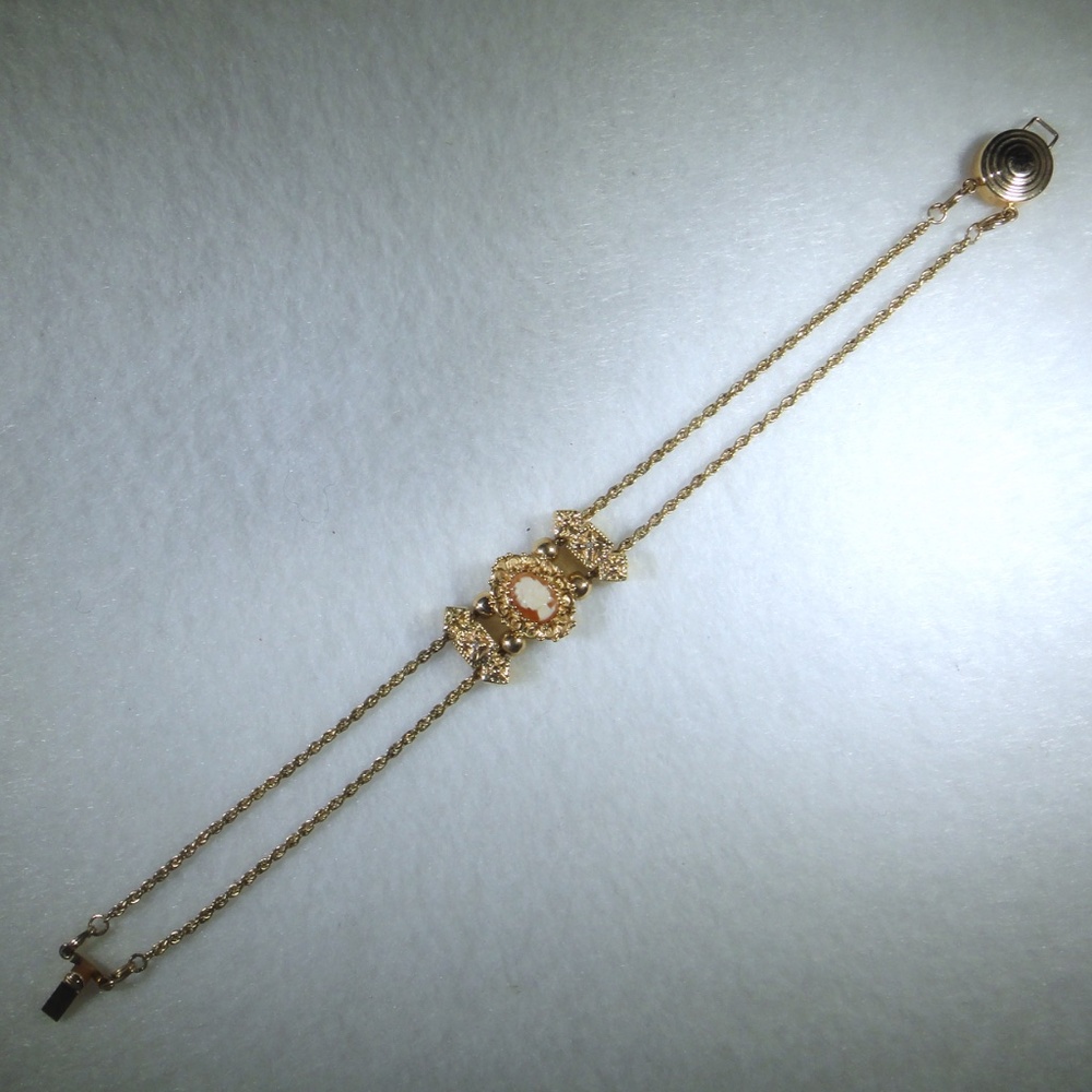 14k Cameo Slide Bracelet